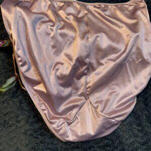 VINTAGE L NWT NOS OLGA HIGH CUT SATIN PANTIES WITH POINTED GUSSET NYLON BRIEF